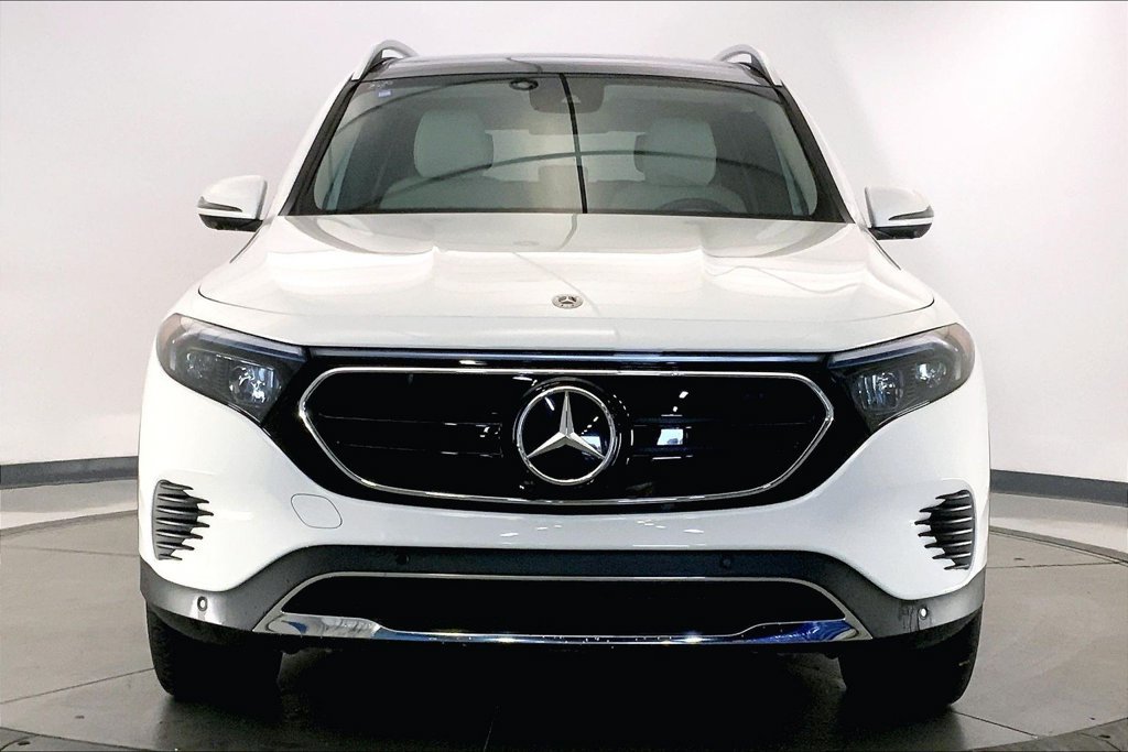 Used 2023 Mercedes-Benz EQB 350 4MATIC SUV image 2