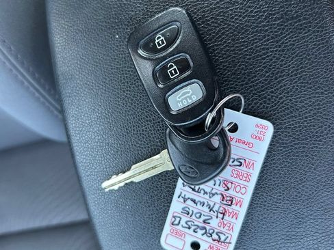 Used 2015 Hyundai Elantra SE FWD image 21