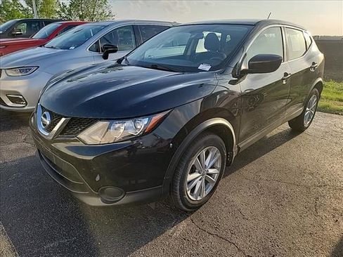 Used 2017 Nissan Rogue Sport S w/ S Appearance Package FWD image 1
