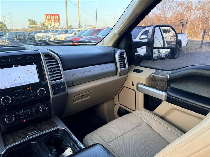 Used 2017 Ford F250 Lariat w/ Lariat Ultimate Package AWD/4WD image 27