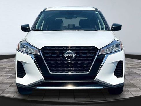 Used 2025 Nissan Kicks Play S FWD image 2