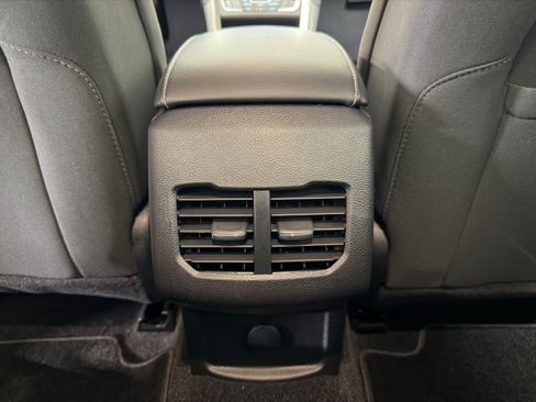 Used 2020 Ford Fusion SE FWD image 12