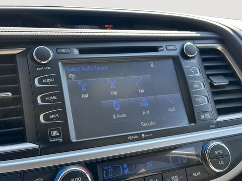 Used 2015 Toyota Highlander Limited FWD image 12