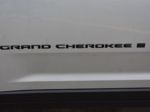 New 2026 Jeep Grand Cherokee Altitude AWD/4WD image 11