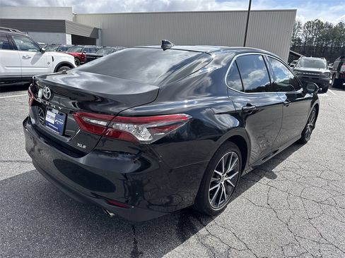 Used 2024 Toyota Camry XLE w/ Navigation Package image 7