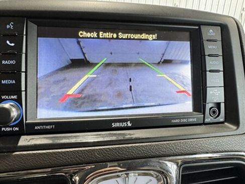 Used 2013 Chrysler Town & Country Touring image 14