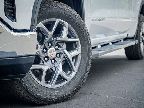 New 2026 GMC Sierra 1500 SLT image 2