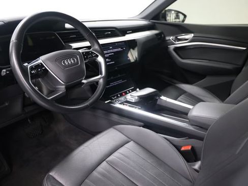 Used 2022 Audi e-tron Premium Plus w/ Premium Plus Package AWD/4WD image 12