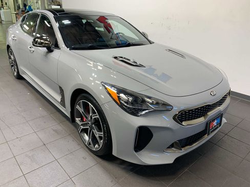 Used 2018 Kia Stinger GT2 image 2