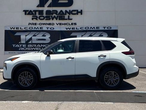 Used 2024 Nissan Rogue S FWD image 11