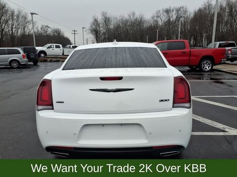 Used 2023 Chrysler 300 Touring L image 7