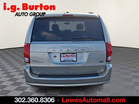 Used 2016 Dodge Grand Caravan SXT image 5