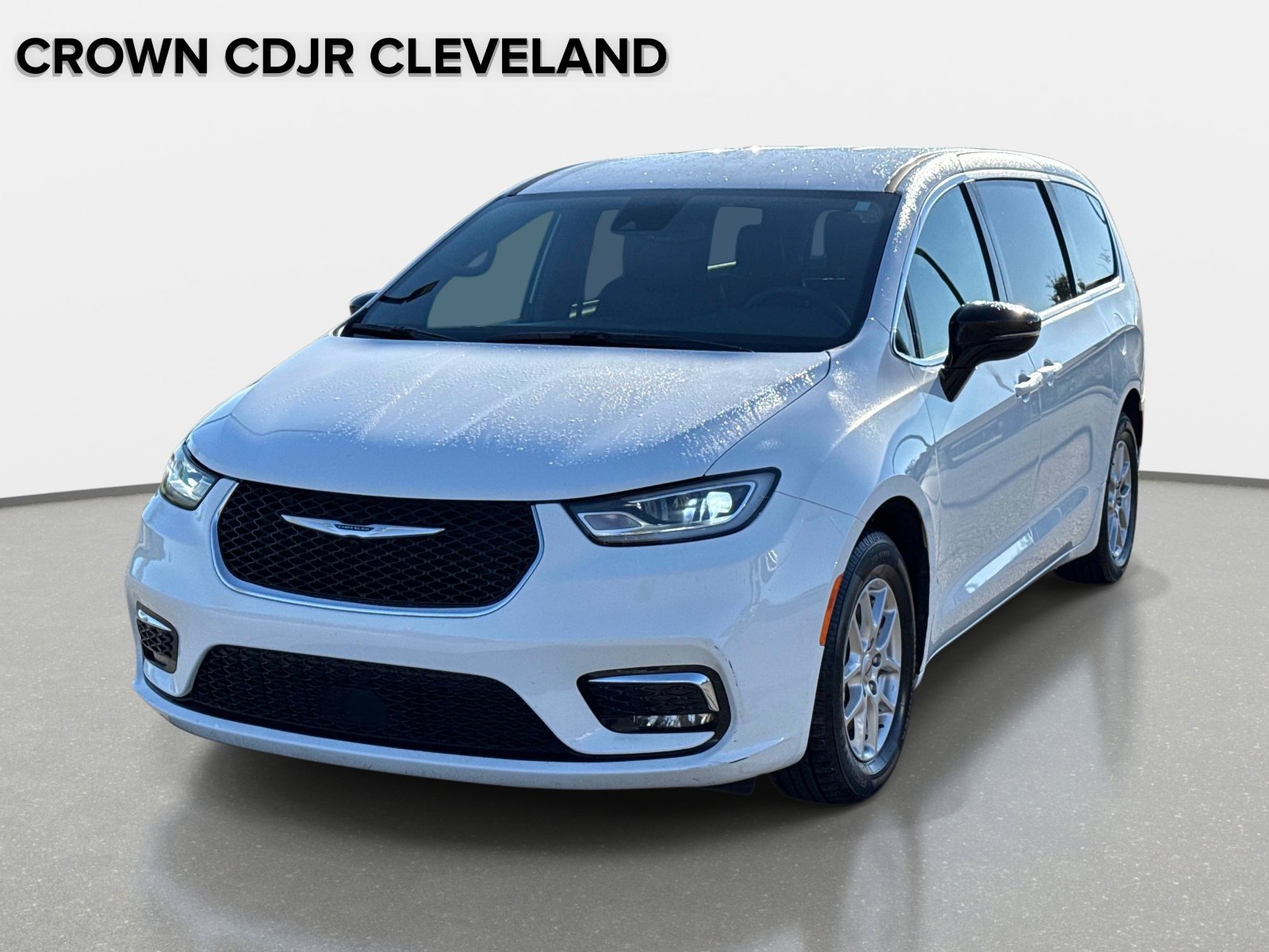 Used 2025 Chrysler Pacifica Select FWD image 8