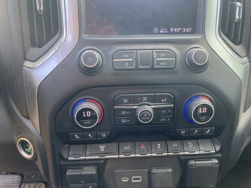 Used 2020 Chevrolet Silverado 2500 LTZ w/ LTZ Convenience Package image 17