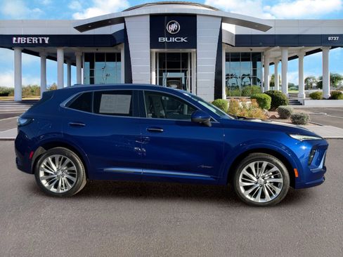 Used 2025 Buick Envision Avenir image 2