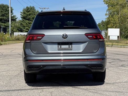 Used 2022 Volkswagen Tiguan SE R-Line image 4