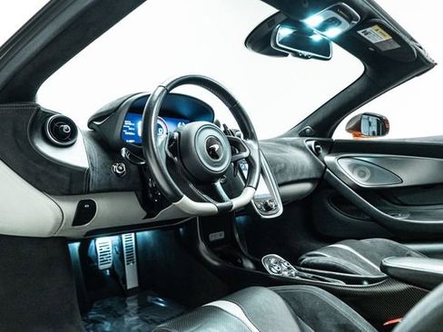 Used 2019 McLaren 570S Spider RWD image 26