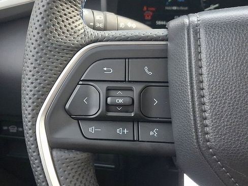 Used 2025 Toyota Sequoia Platinum AWD/4WD image 21