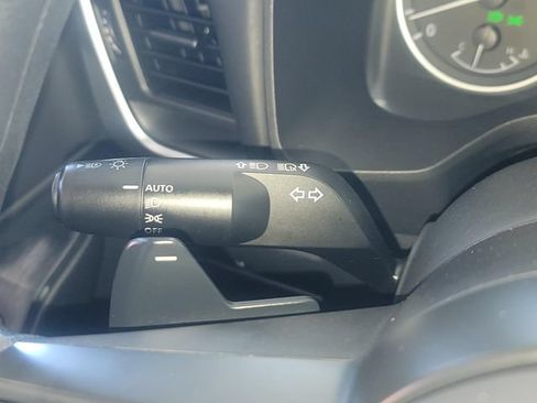 Used 2024 Nissan Rogue S FWD image 17