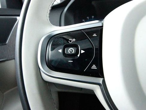 Certified 2025 Volvo XC90 B6 Plus w/ Protection Package Premier image 10