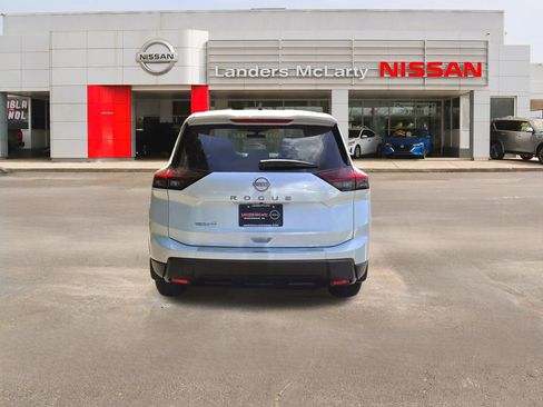 New 2026 Nissan Rogue SV w/ Cold Weather Package FWD image 4
