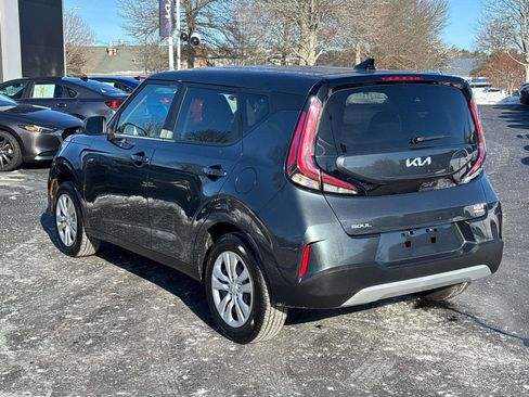 Used 2025 Kia Soul LX image 3