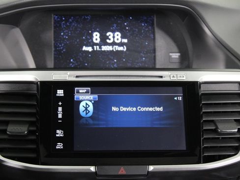 Used 2017 Honda Accord Touring image 8