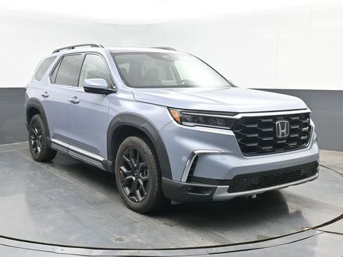Used 2025 Honda Pilot Touring image 2