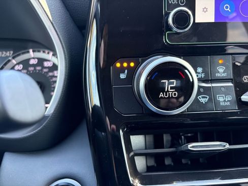 Used 2025 Toyota Highlander XLE image 6