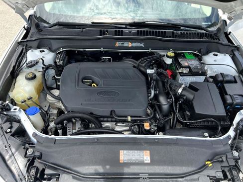 Used 2018 Ford Fusion SE w/ Fusion SE Technology Package image 16