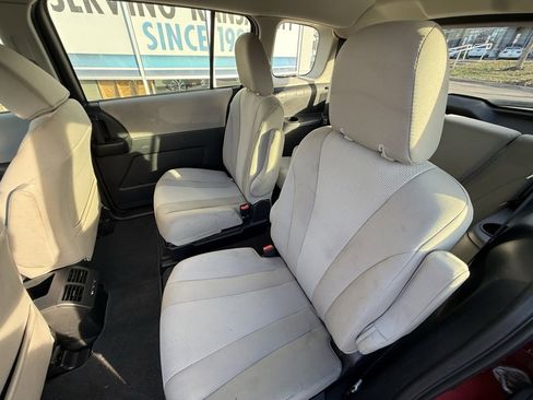 Used 2013 MAZDA MAZDA5 Sport image 28