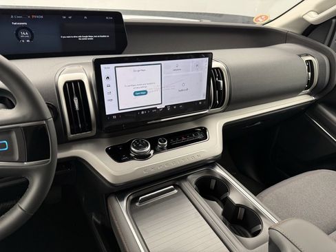 New 2025 Ford Expedition Active image 5