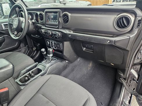 Certified 2023 Jeep Gladiator Willys image 19