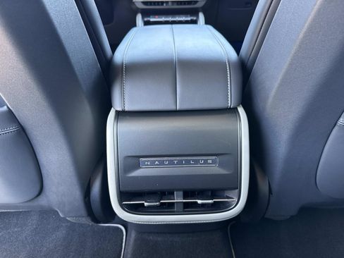 Used 2024 Lincoln Nautilus Reserve image 17