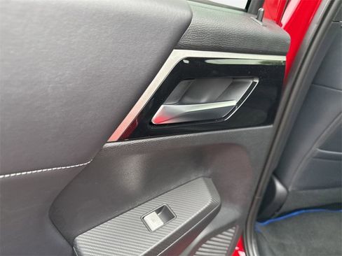 New 2025 Mitsubishi Outlander SE image 18