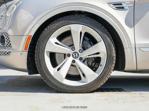 Used 2017 Bentley Bentayga image 67