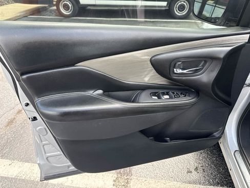 Used 2018 Nissan Murano SV AWD/4WD image 19