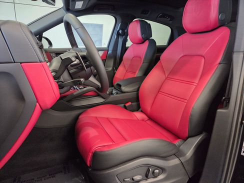 New 2026 Porsche Cayenne Coupe AWD/4WD image 5
