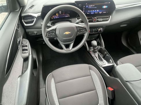 Used 2025 Chevrolet TrailBlazer LT AWD/4WD image 12