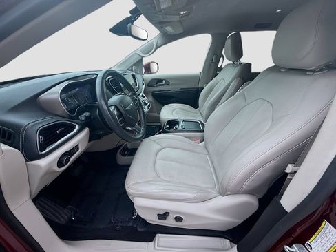 Used 2021 Chrysler Pacifica Touring-L w/ Premium & Safety Sphere Group FWD image 18