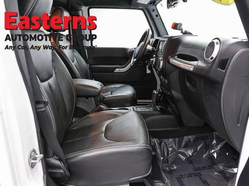 Used 2015 Jeep Wrangler Unlimited Sahara w/ Connectivity Group AWD/4WD image 25