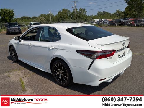 Used 2024 Toyota Camry SE w/ Cold Weather Package AWD/4WD image 5
