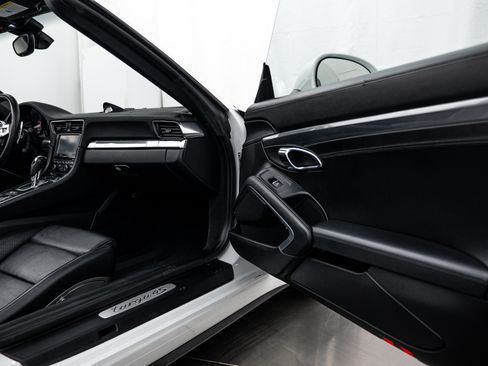 Certified 2014 Porsche 911 Targa 4S image 25