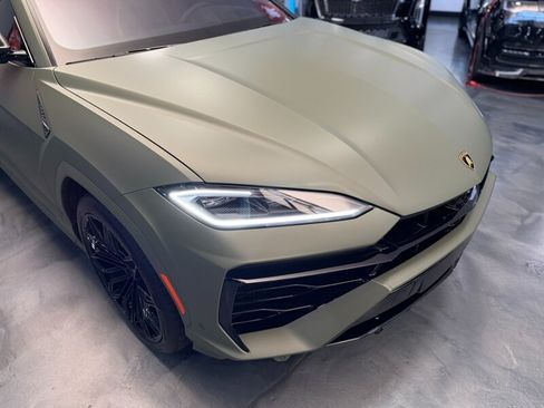 Used 2025 Lamborghini Urus SE AWD/4WD image 4