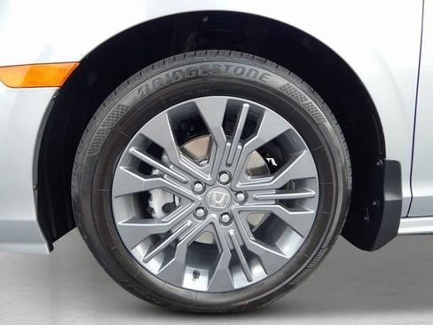 New 2026 Honda Odyssey Touring image 9