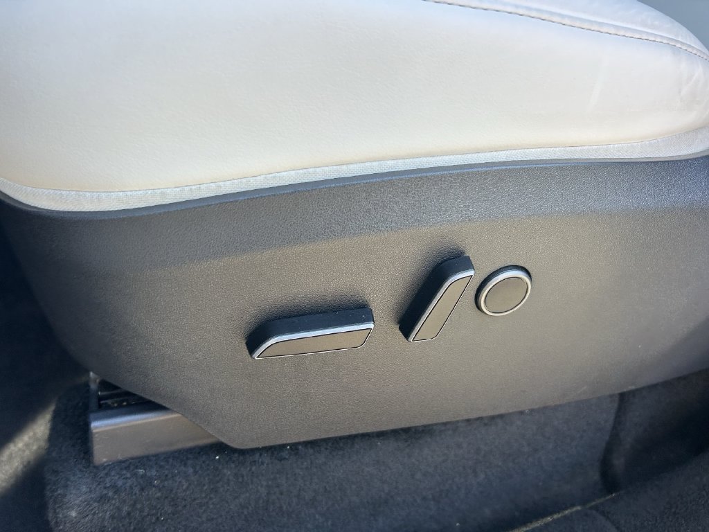 Used 2023 Tesla Model Y AWD image 22