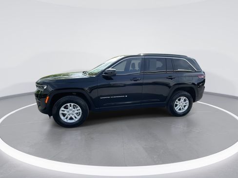 Used 2024 Jeep Grand Cherokee Laredo w/ Luxury Tech Group I AWD/4WD image 9