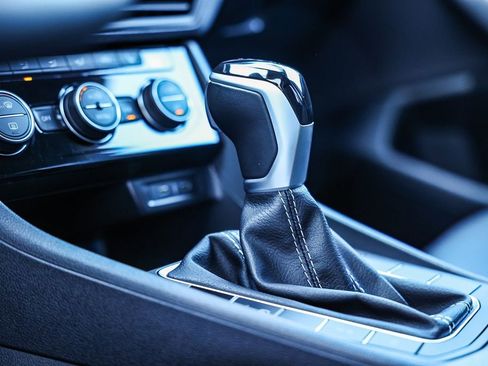 Used 2022 Volkswagen Jetta SE image 30