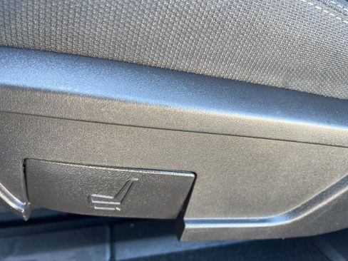 Used 2017 Chevrolet Traverse LT image 30