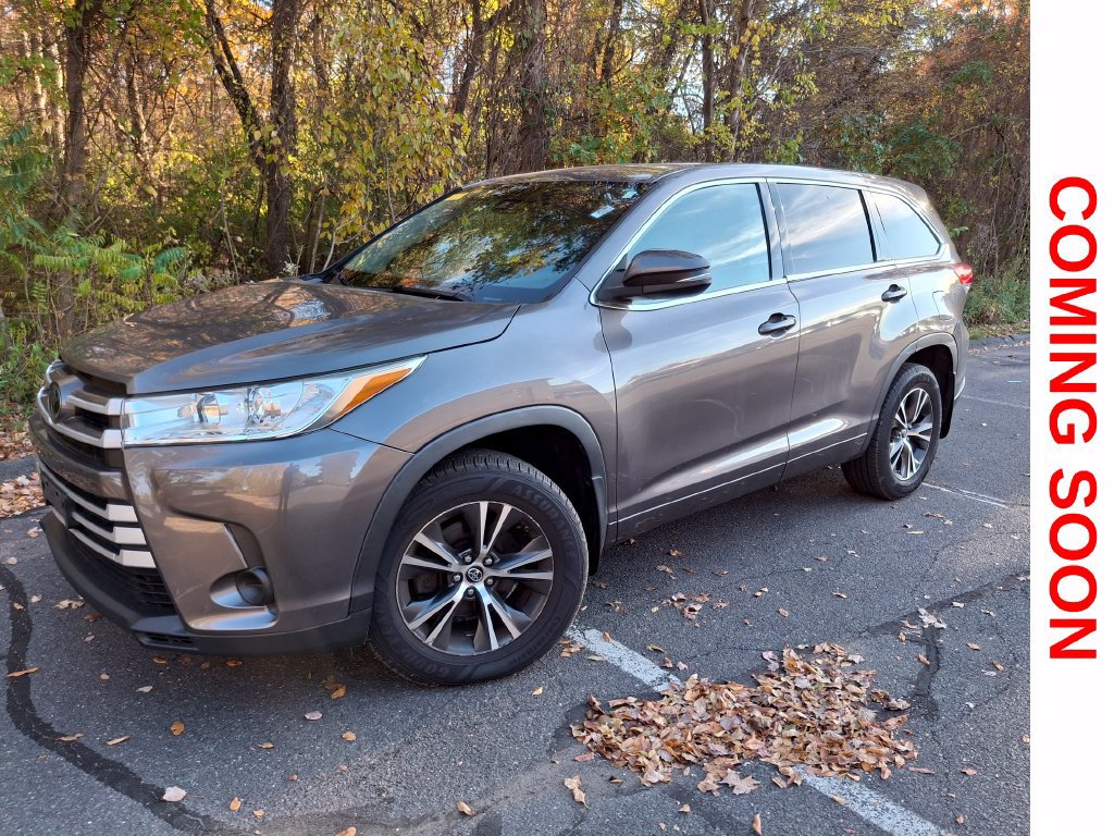 Used 2018 Toyota Highlander LE AWD/4WD image 1